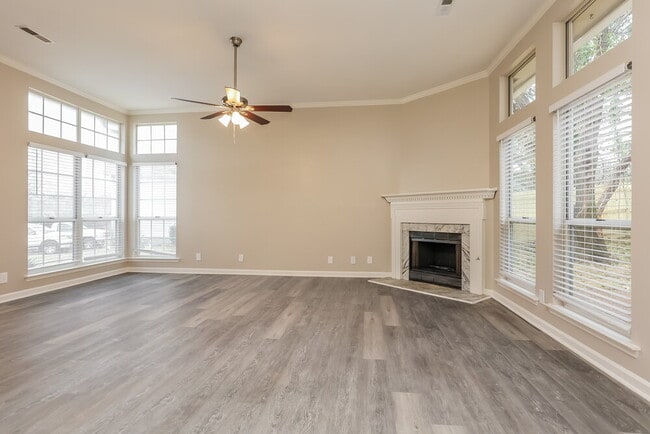 Photo - 107 Northlake Dr