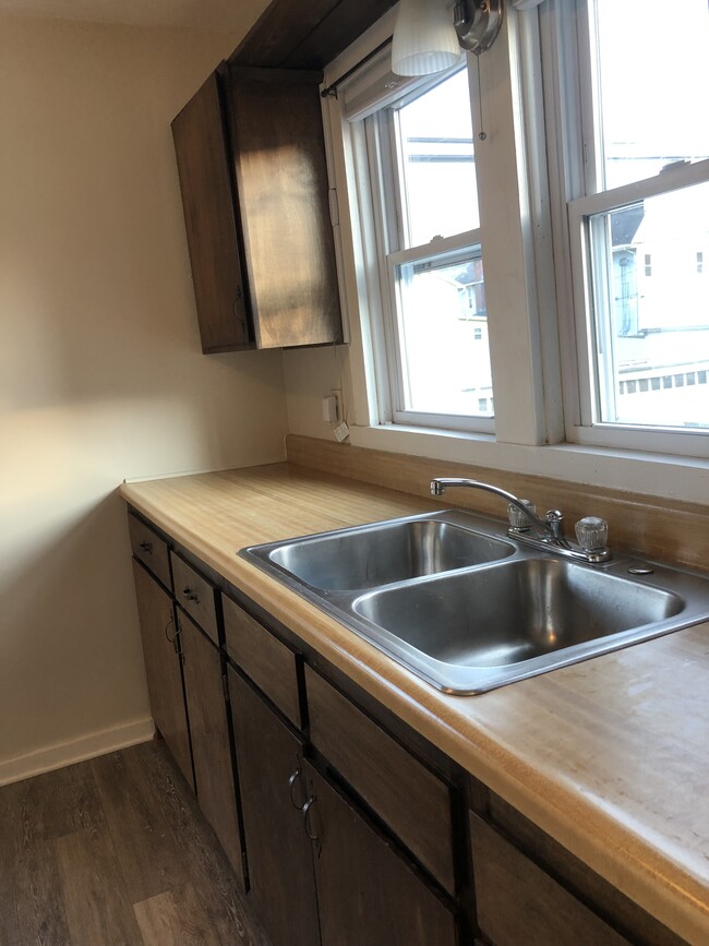 Photo - 728 W 3rd St