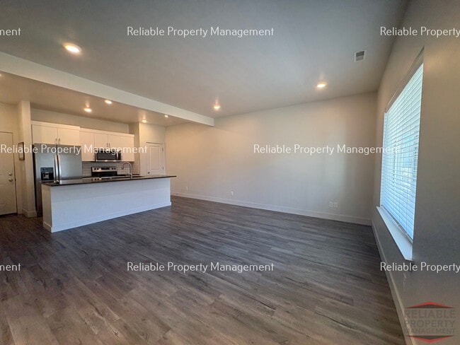 Photo - 148 S Emery Ln