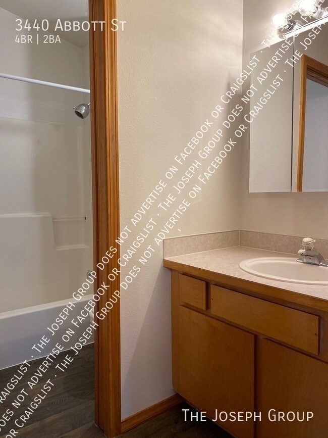 Photo - 3440 Abbott St