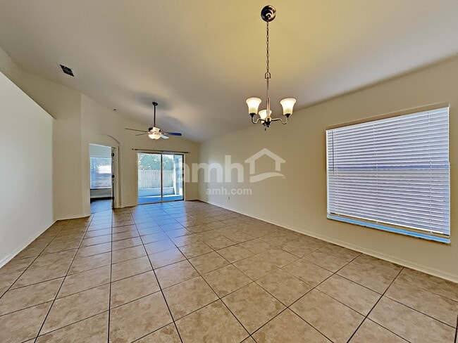 Photo - 992 Stanvoy St