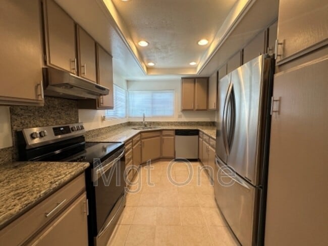 Building Photo - 61 Tarocco