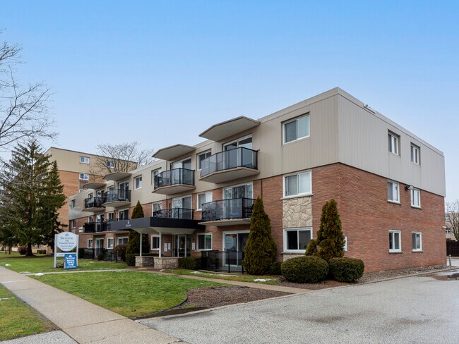 Building Photo - Elkhart Manor