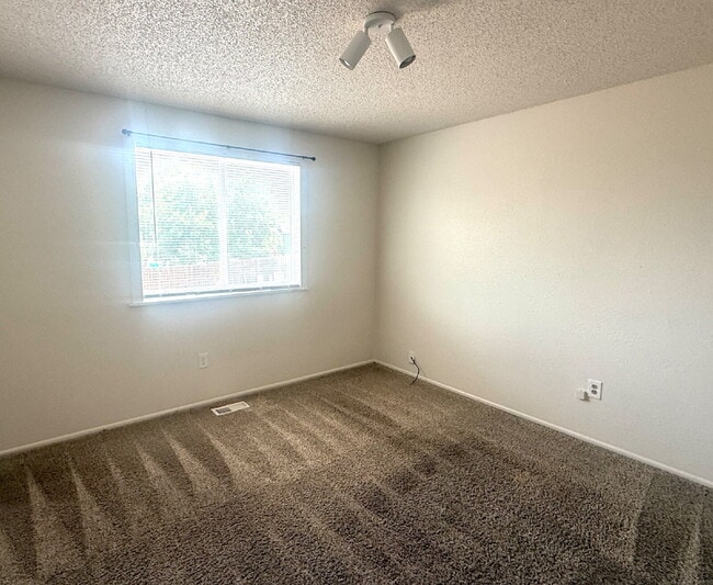 Photo - Spacious 4 Bedroom Home in Meadowood Neighborhood in East Aurora and Minutes to Buckley SFB