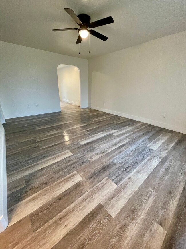 Building Photo - Riverside Unit 313