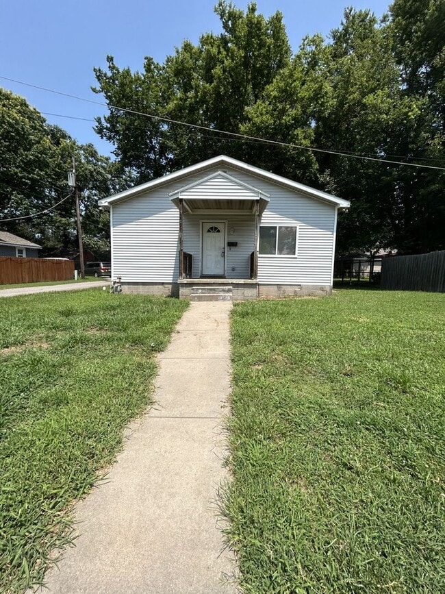 Building Photo - Very Cute & Very Spacious! 1 Bedroom 1 Bathroom House - W/D Hookups!