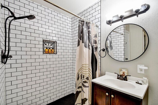 Photo - 319 E Courtland Pl