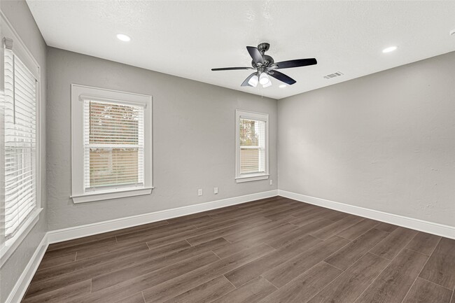 Photo - 7403 Cayton St