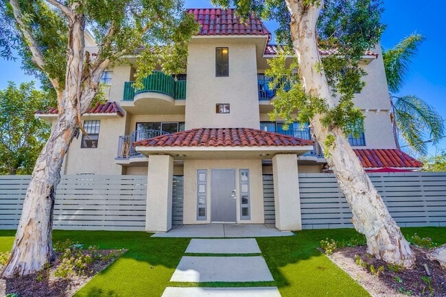 Photo - 3BD/2BA Apartment with Laundry In-Unit, Appliances, Tandem Parking & More! Unit 4060 #302