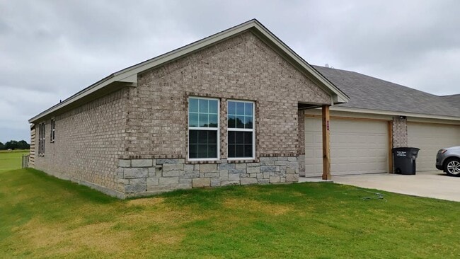 Photo - 206 Hoover Ln