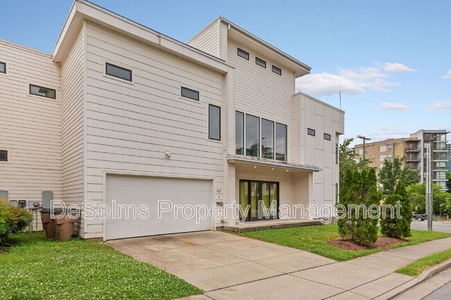 Photo - 807 13th Ave S