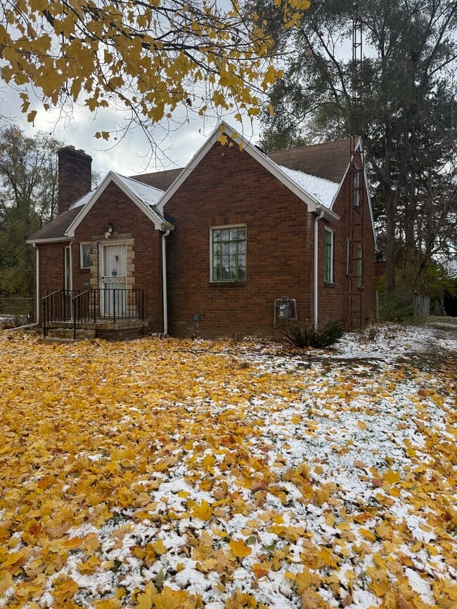 Photo - 3101 Iroquois Ave