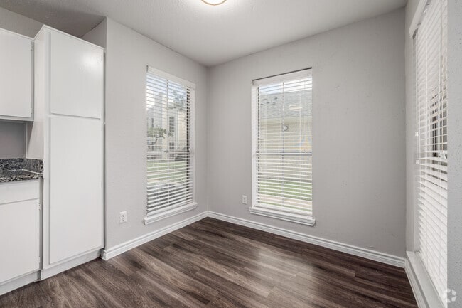 1BR, 1BA - 710SF - Dining Area