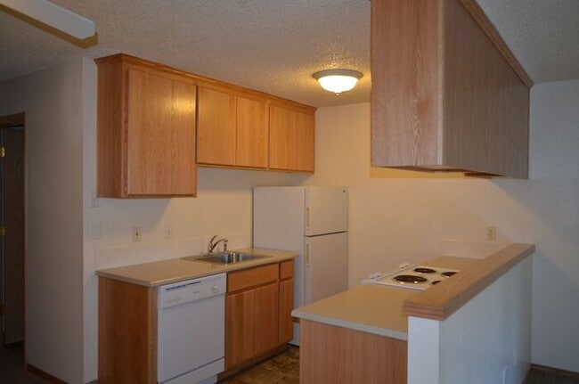 Photo - OPEN KITCHEN, GREAT LOCATION