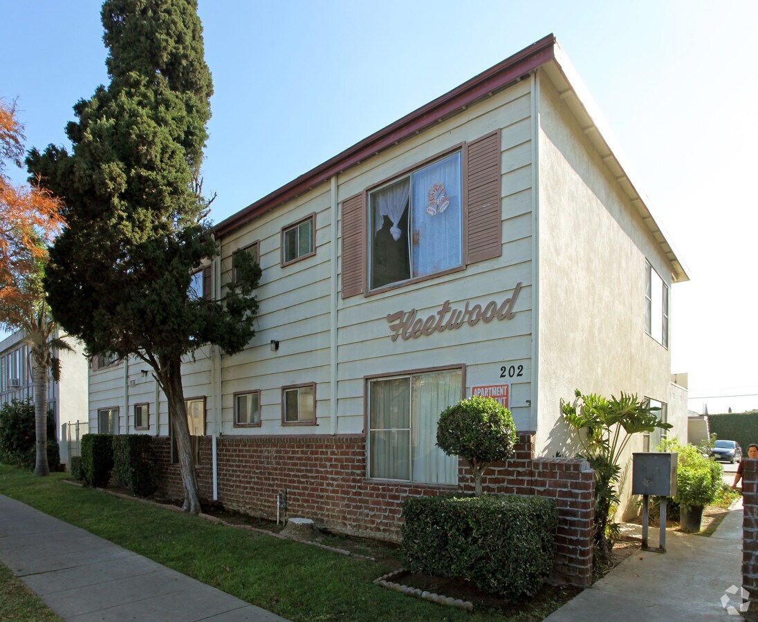 Photo - 202 W Wilson Ave Apartments