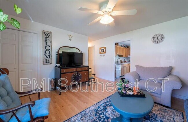 Photo - 36 Whittle St Unit Bed 3