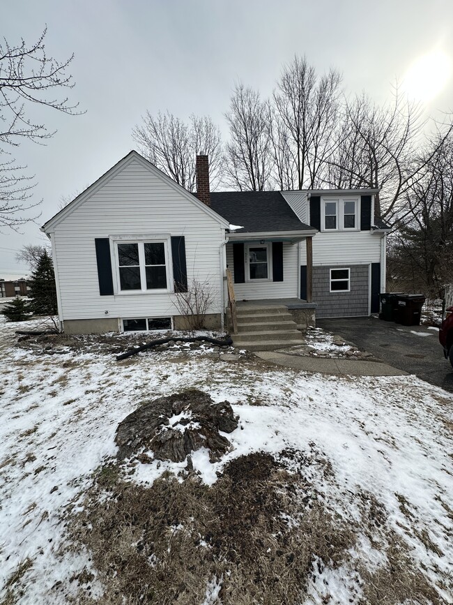 Building Photo - 3000 Larue Dr