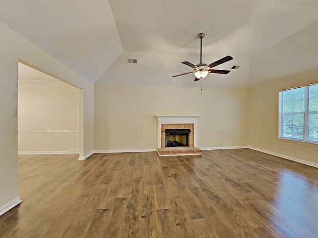 Photo - 275 Promenade Way SW