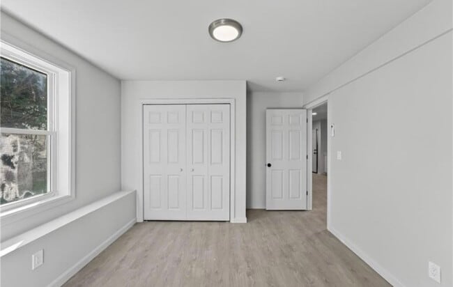 Photo - 165 Rounds Ave Unidad #B