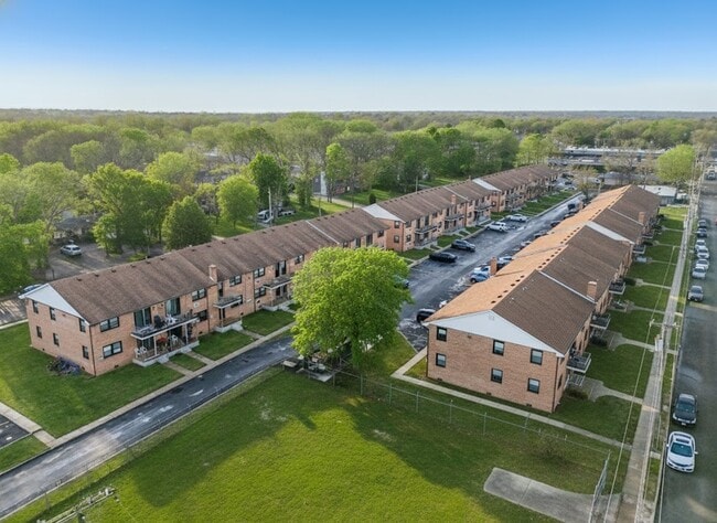 Groveland Manor