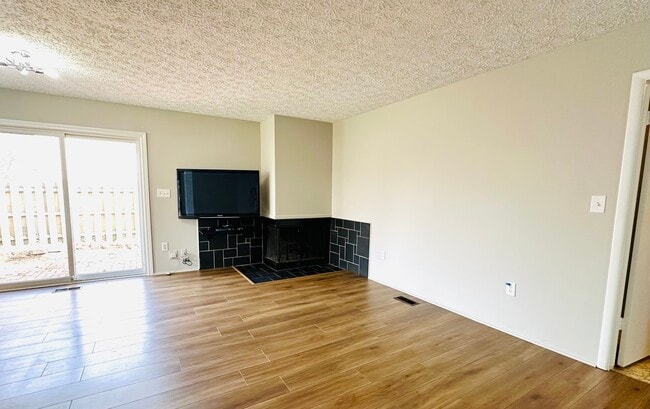 Photo - 537 Randall Dr