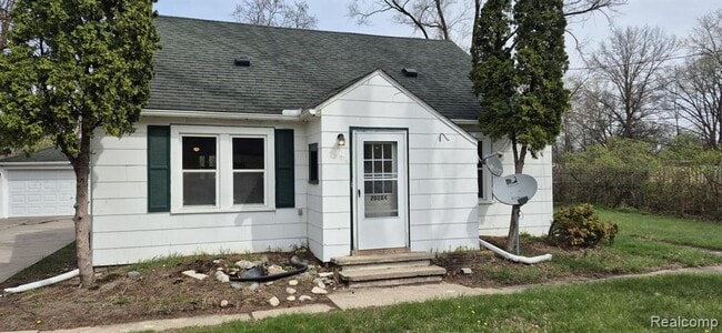 Building Photo - 20284 Melrose St