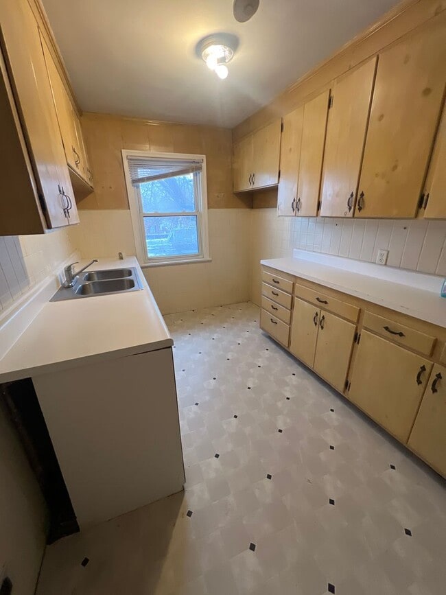 Photo - 110 S Grand Ave W Unit 110 South Grand Ave West - 3