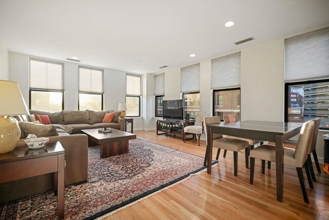 Building Photo - 70 Clarendon St Unit 403
