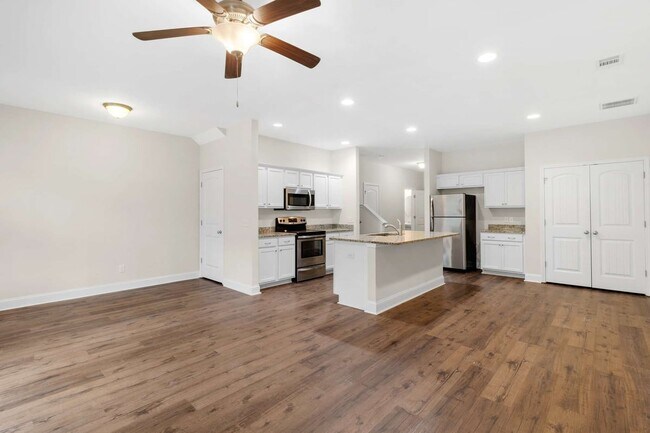 Photo - 511 Ferguson Ln