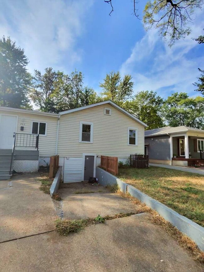 Building Photo - Spacious and Comfortable Living on Buddie ...