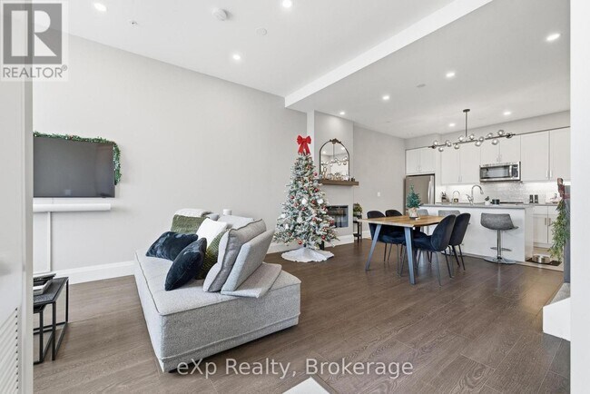 Photo - 73 Arthur St S