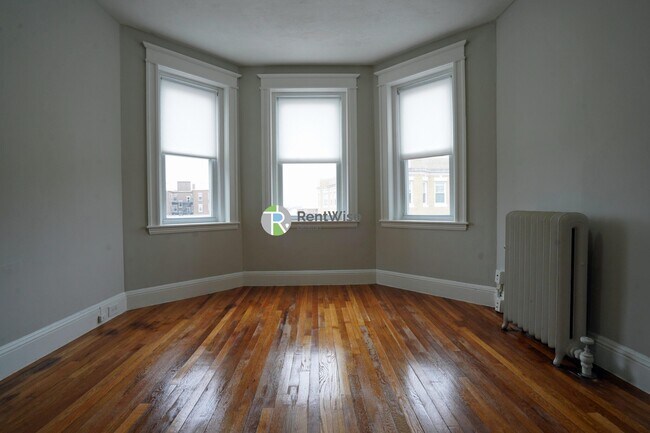 Building Photo - 217 Kelton St Rental