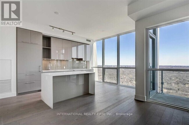 Photo - 1 Yorkville Ave Unit 5409