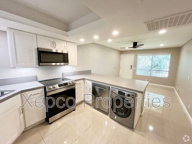 Building Photo - 64285 Spyglass Ave Unit #18 Rental