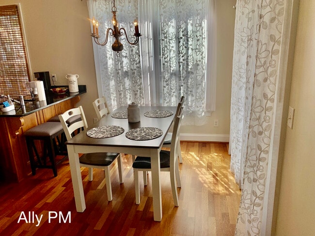 Photo - 1052 Glenwood Station Ln