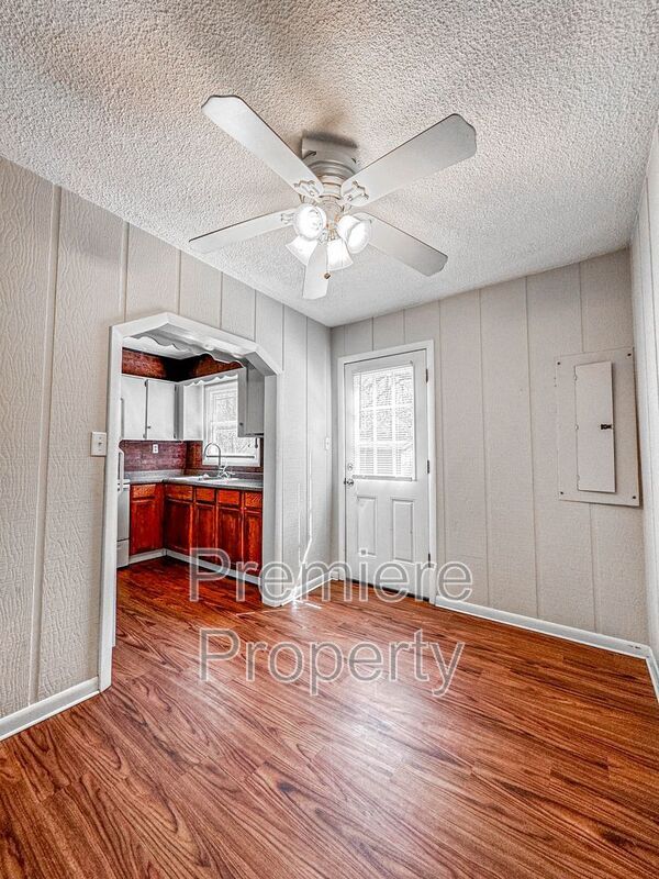 Photo - 7111 NE 52nd St