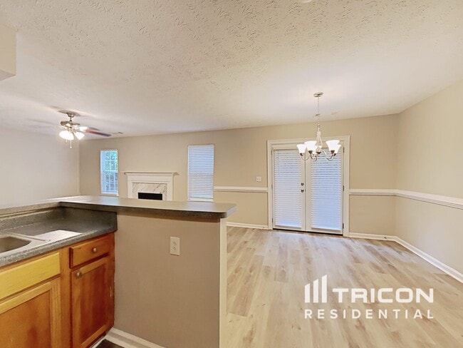 Photo - 335 Orleans Blvd