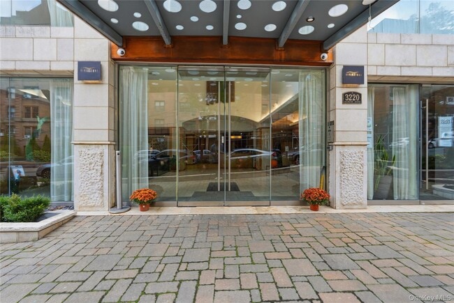 Building Photo - 3220 Arlington Ave Unit 3B
