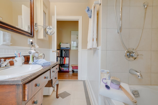 Photo - 1001 Grandview Dr