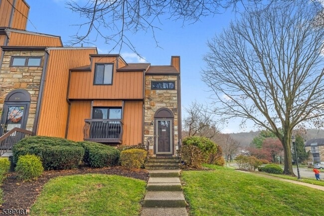 Photo - 107 Wimbledon Square