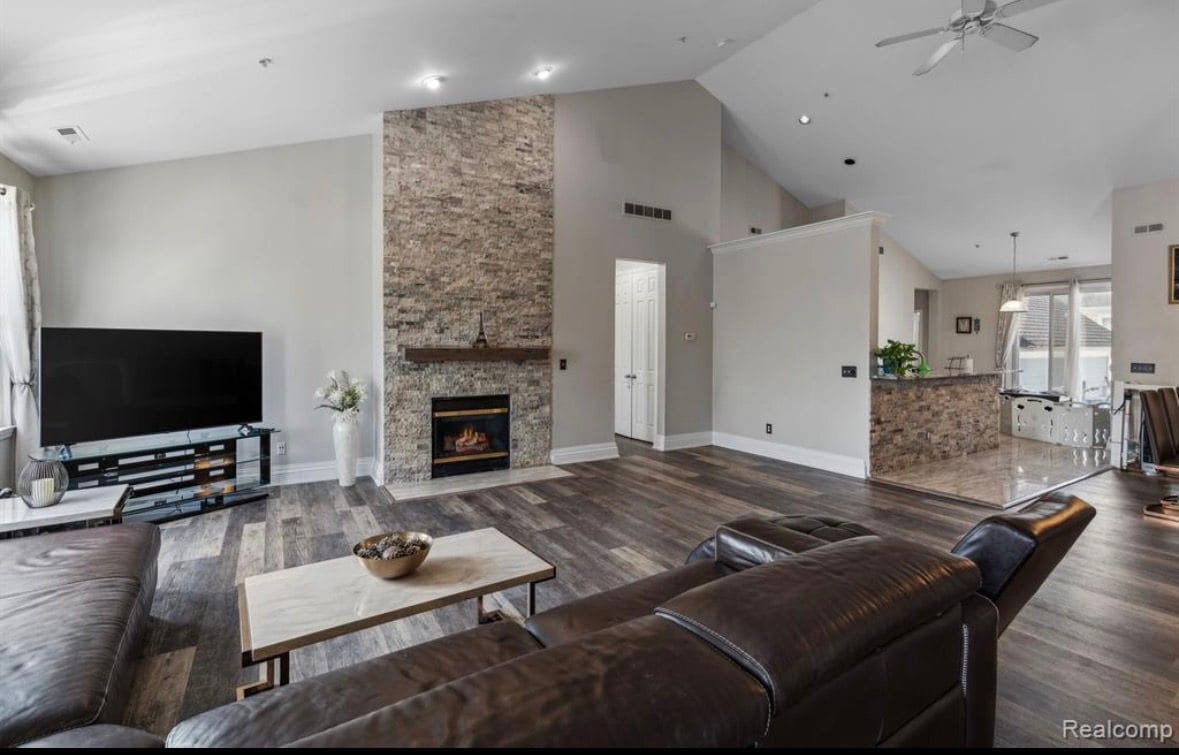 Photo - 370 Roosevelt St