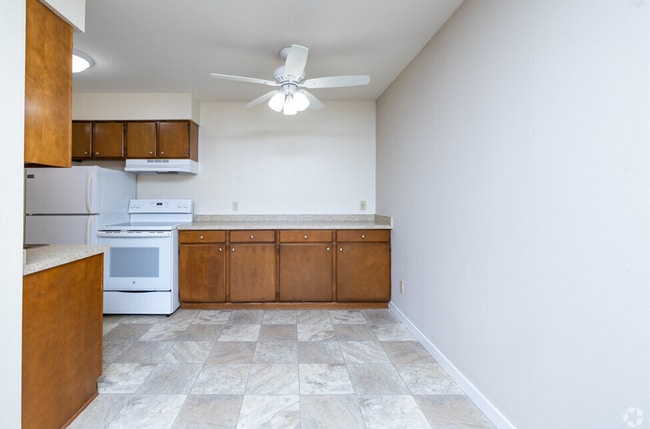 Oakland Manor Apartments