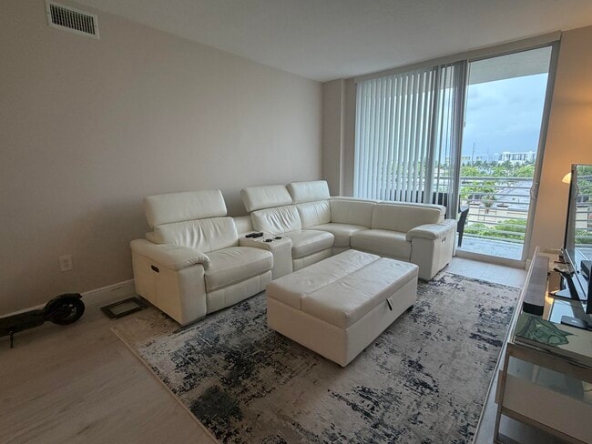 2775 NE 187th St Unit 408