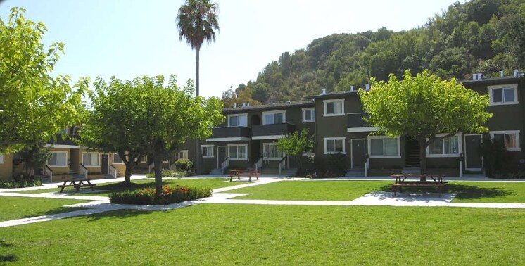 La Brea Apartments - La Brea Apartments