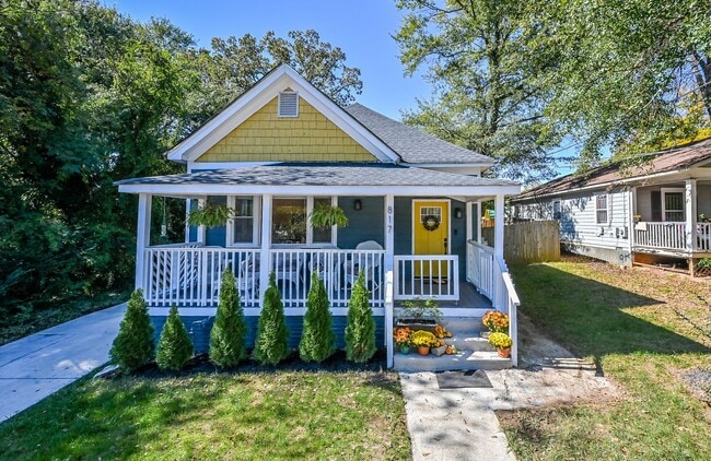 Building Photo - 3 Bedroom 2 Bath Steps near Beltline Rental