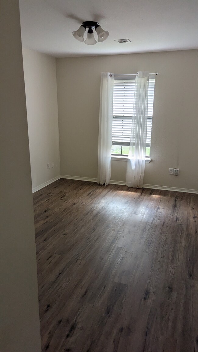 Photo - 809 E Eastview Dr
