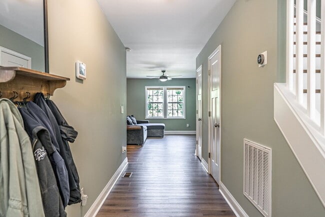 Photo - 268 N Hale St