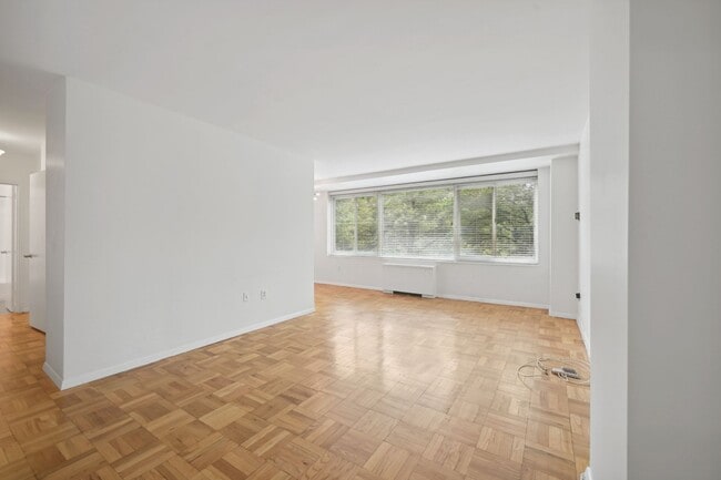 Photo - Walk to Georgetown! One Month Concession! Professionally Managed & Recently Renovated // 1 Bedroo... Unidad 727