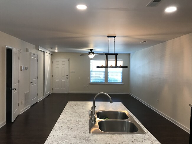 Photo - 1505 Stonewall Manor Dr