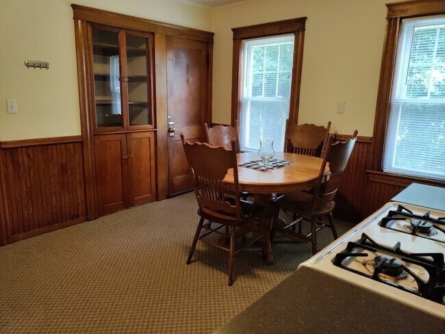 Photo - 100 Neil St Unit 2